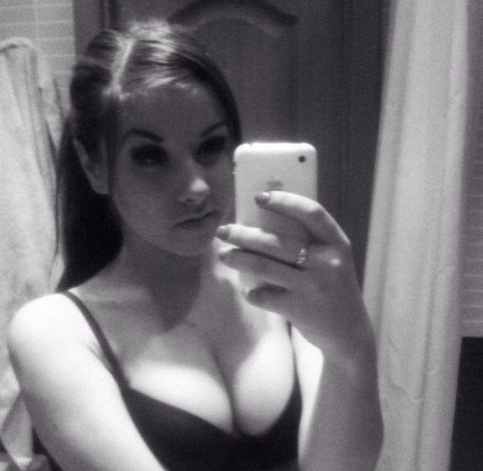 Фото: Когда девушка красотка похожа на Сашу Грей