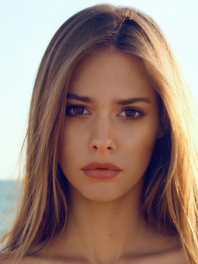 Русоволосые девушки с коричневыми глазами