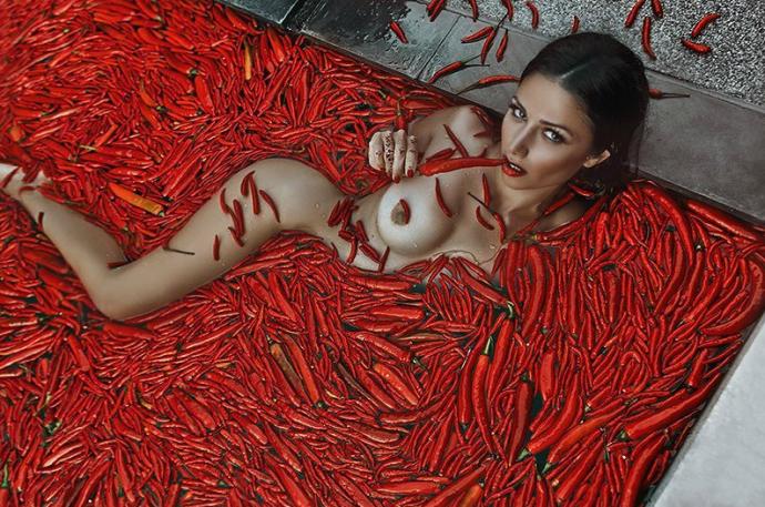 Смешная эротика: Обезьяна тоже любит сиськи и засвет красивой жопы на парковке у магазина