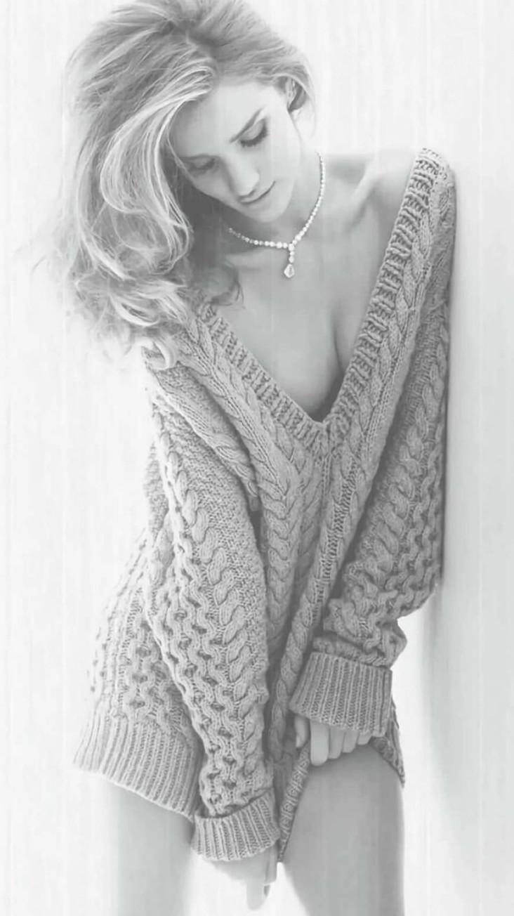 Мужской свитер на женщине (35 фото)