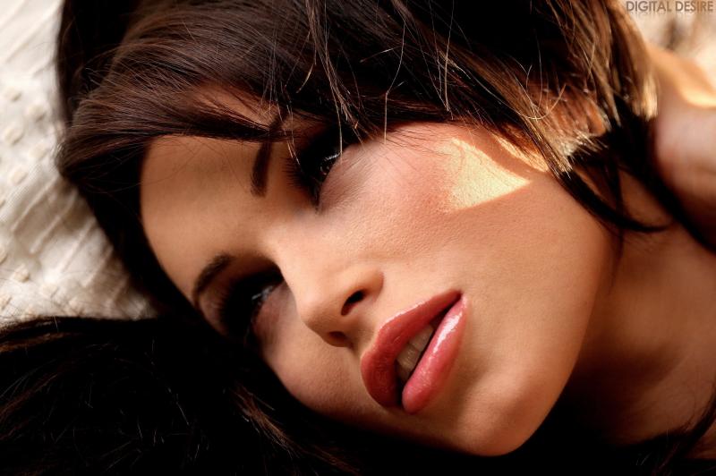 Надменное лицо девушки