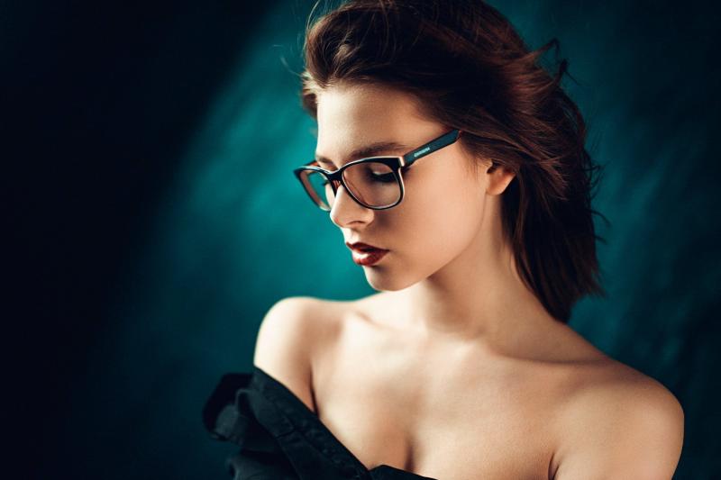 Умное лицо женщины