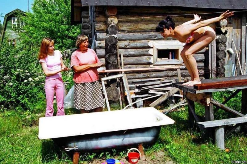 Бабы на даче летом