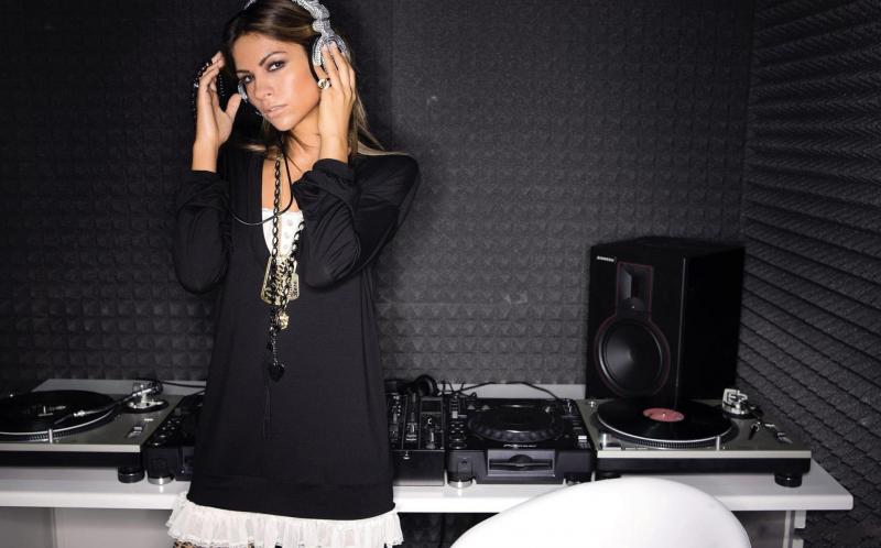 Девушки диджеи