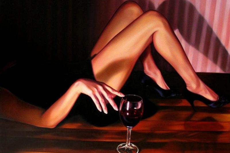 Девушки с бокалом