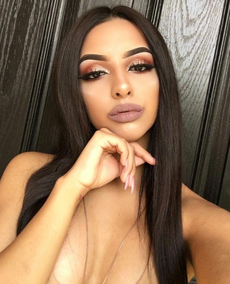 Девушки с большими глазами и большими губами