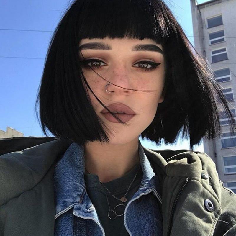 Девушки с челкой и с короткими волосами