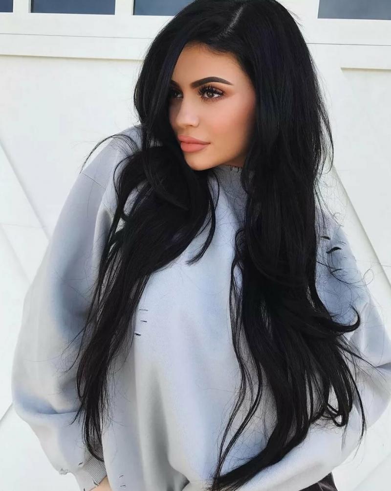 Девушки с черными волосами