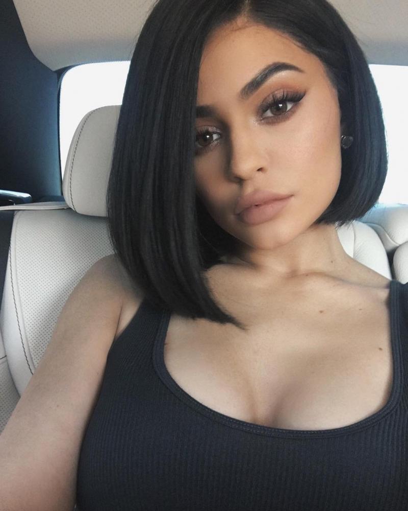 Девушки с каре