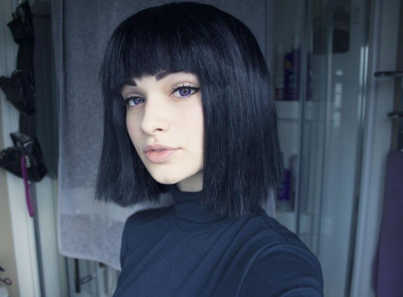 Девушки с каре и с челкой