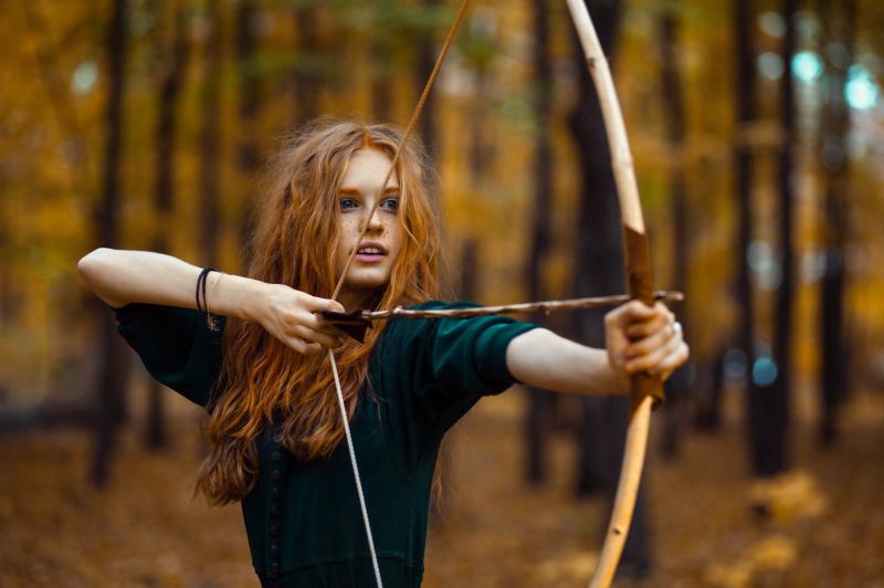 Девушки с луком