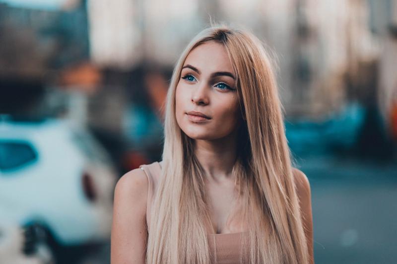 Девушки с распущенными волосами