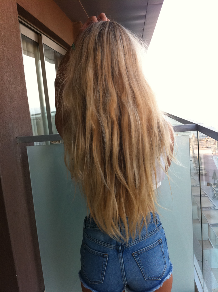 Девушки с русыми волосами со спины