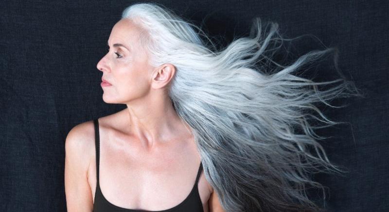 Девушки с седыми волосами