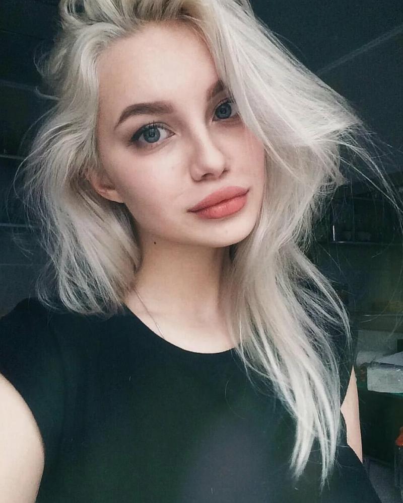 Девушки со светлыми волосами