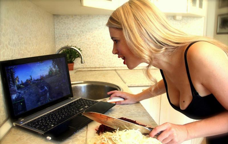 Девушки у компа