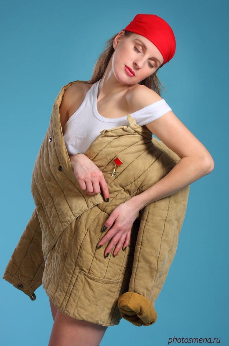 Девушки в фуфайке