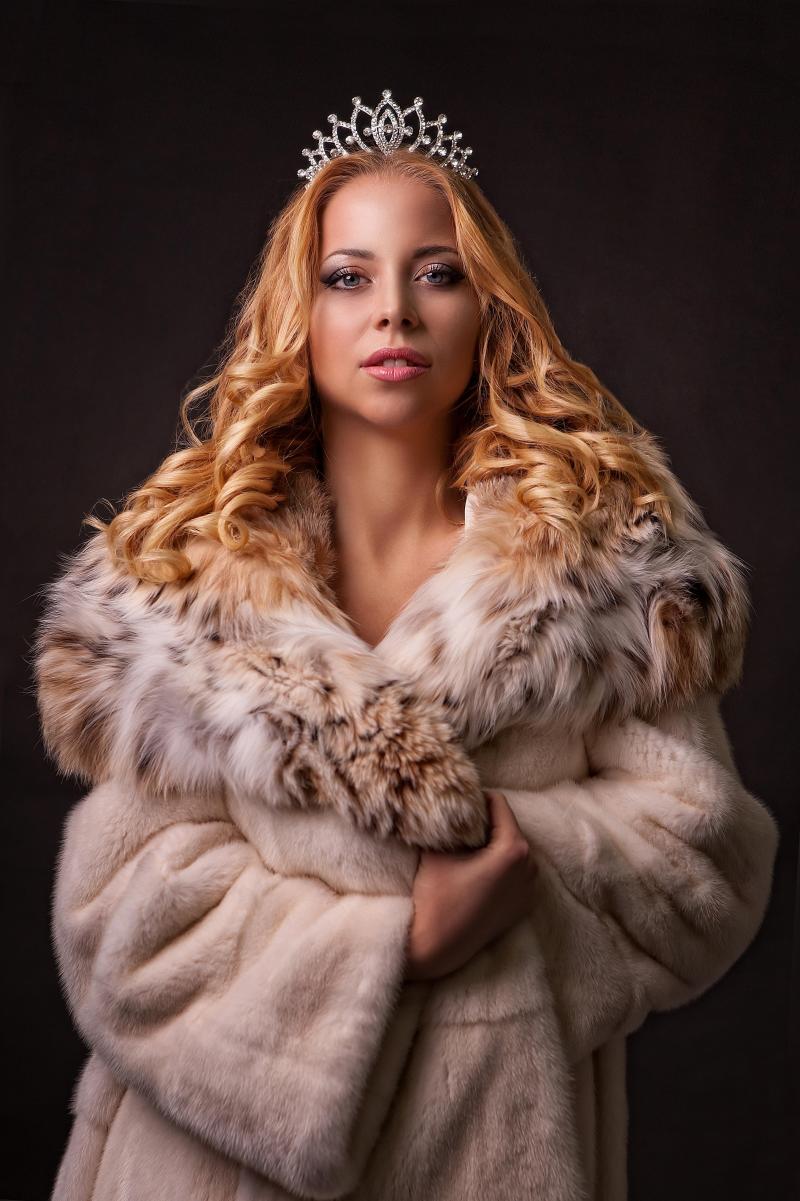 Девушки в мехах