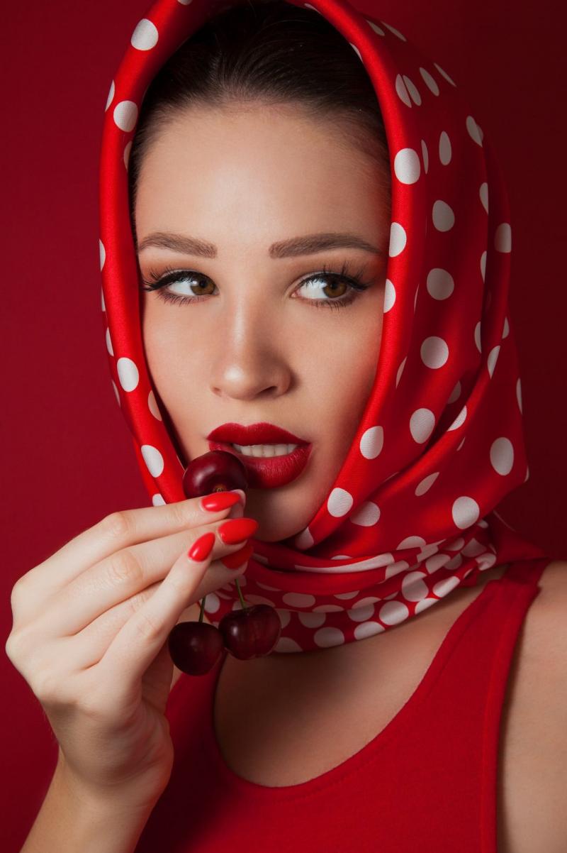 Девушки в платках (65 фото)