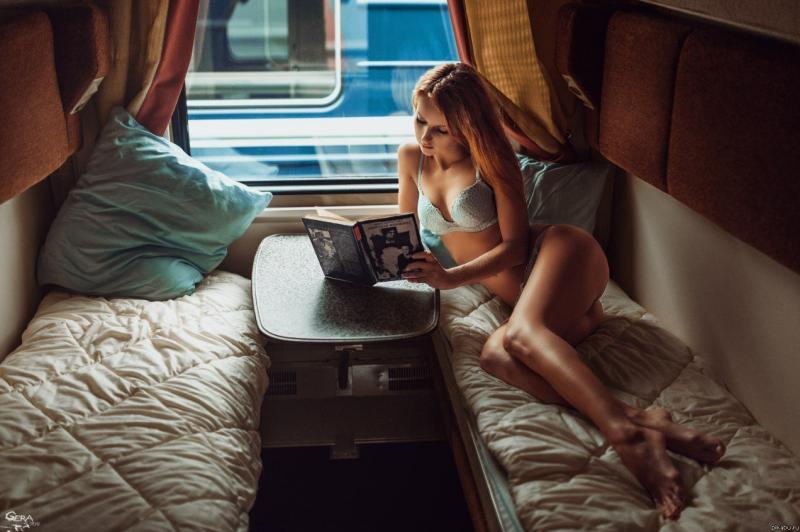 Девушки в поезде