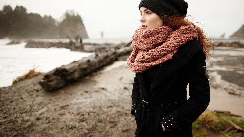 Девушки в шарфе