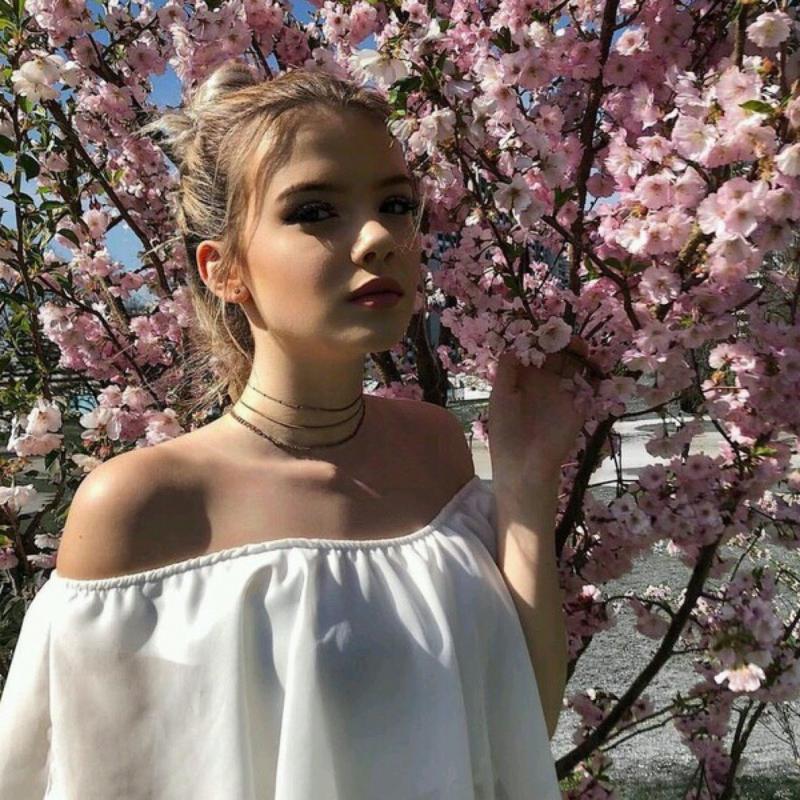 Девушки весной