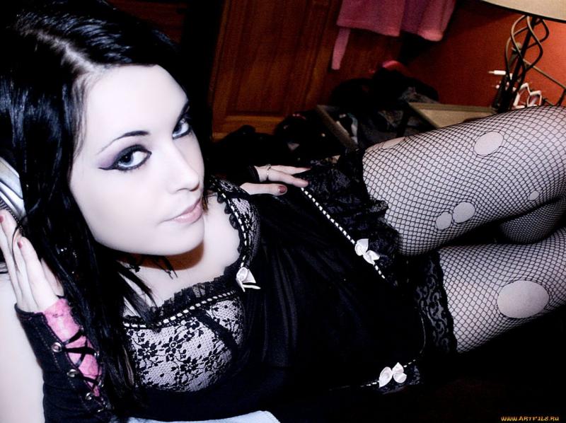 Неформалы - красивые девушки эмо на фото