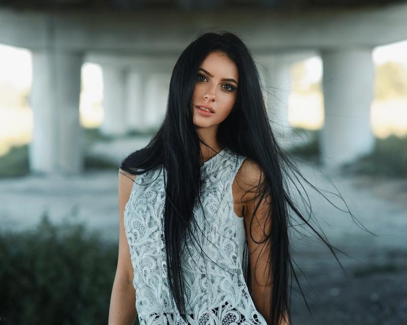 Красивые девушки с черными волосами