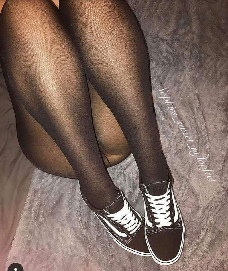 Ножки в капронках