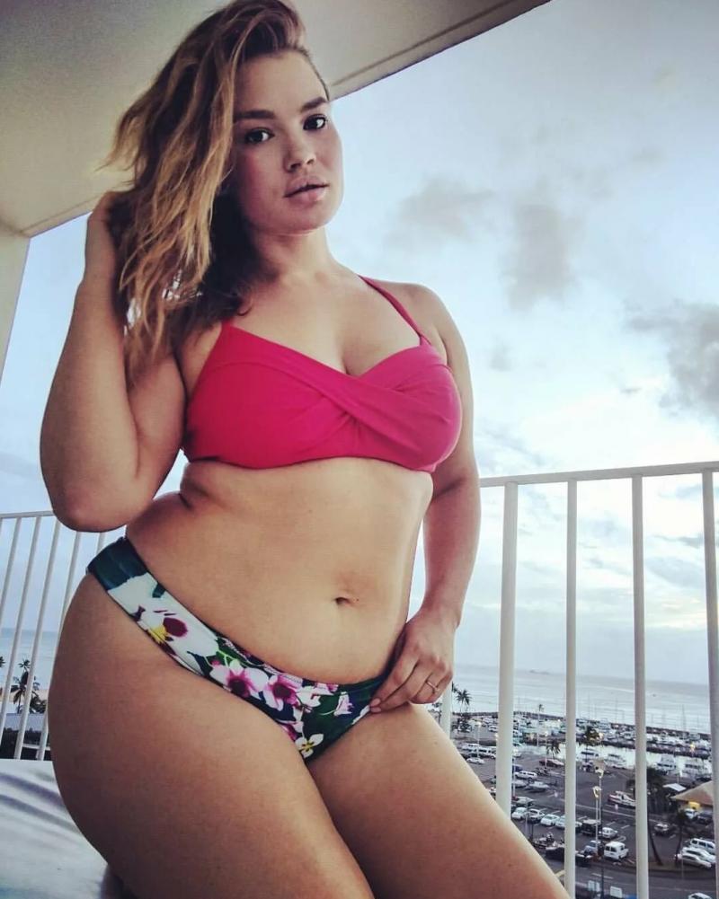 Пухлые девки