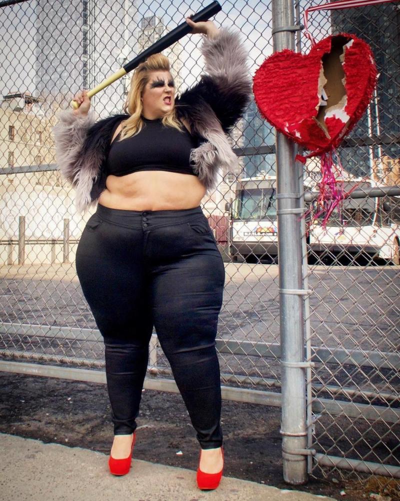 Толстозадые девушки