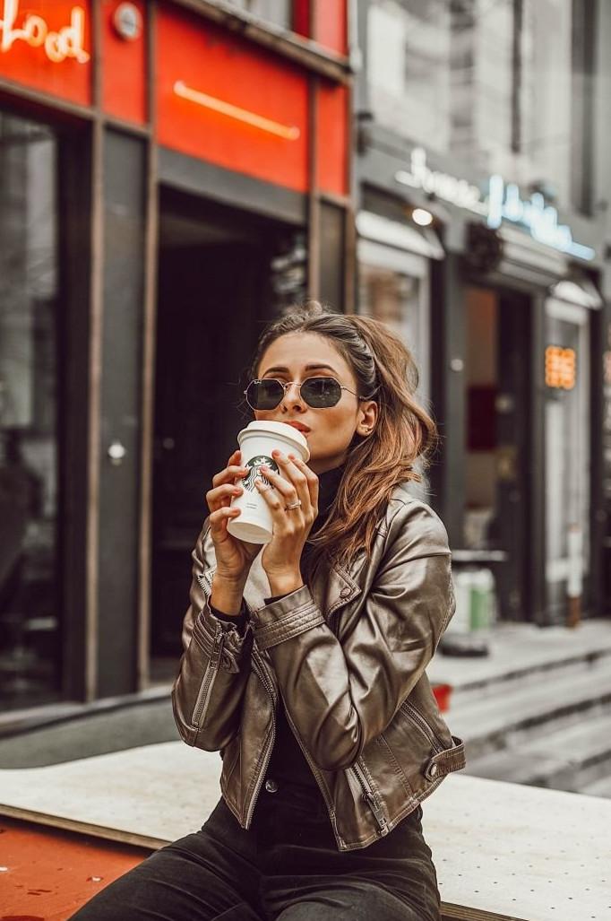 Уличные девушки