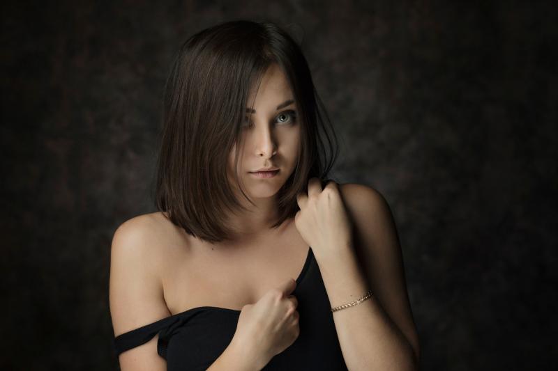 Застенчивые девушка