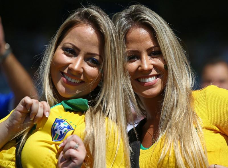 Сногсшибательные фото бразильских девушек болельщиц