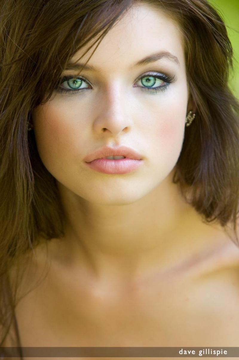 Модели с зелеными глазами