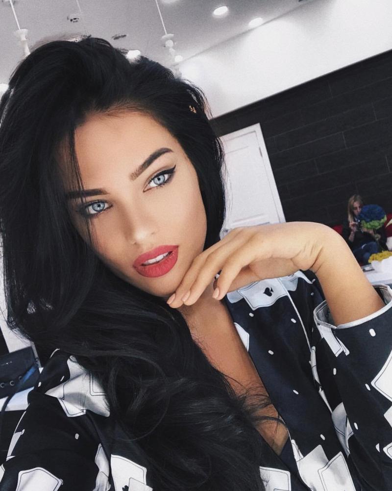 Знойные брюнетки