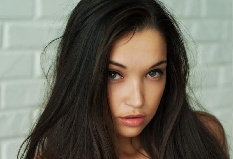 Актрисы брюнетки с карими глазами ( 33 фото )