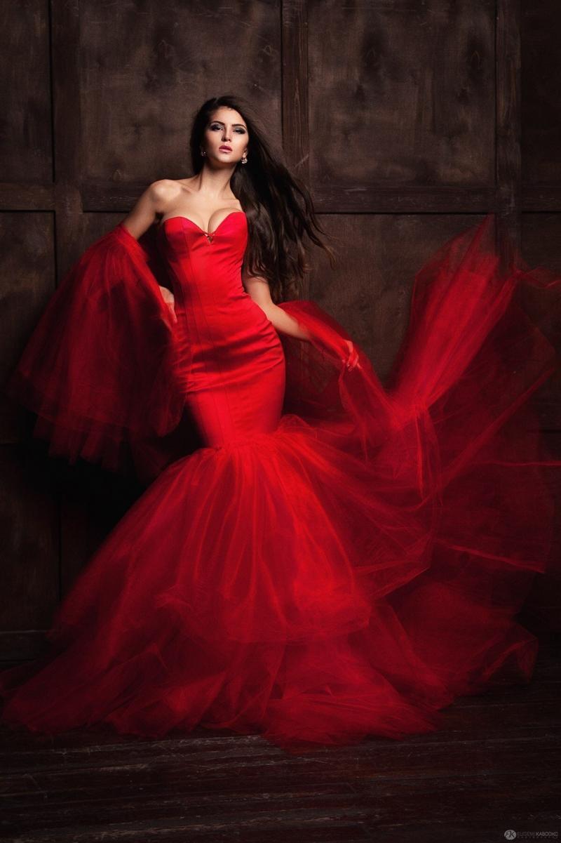 Соблазнительные бальные наряды для настоящих красоток