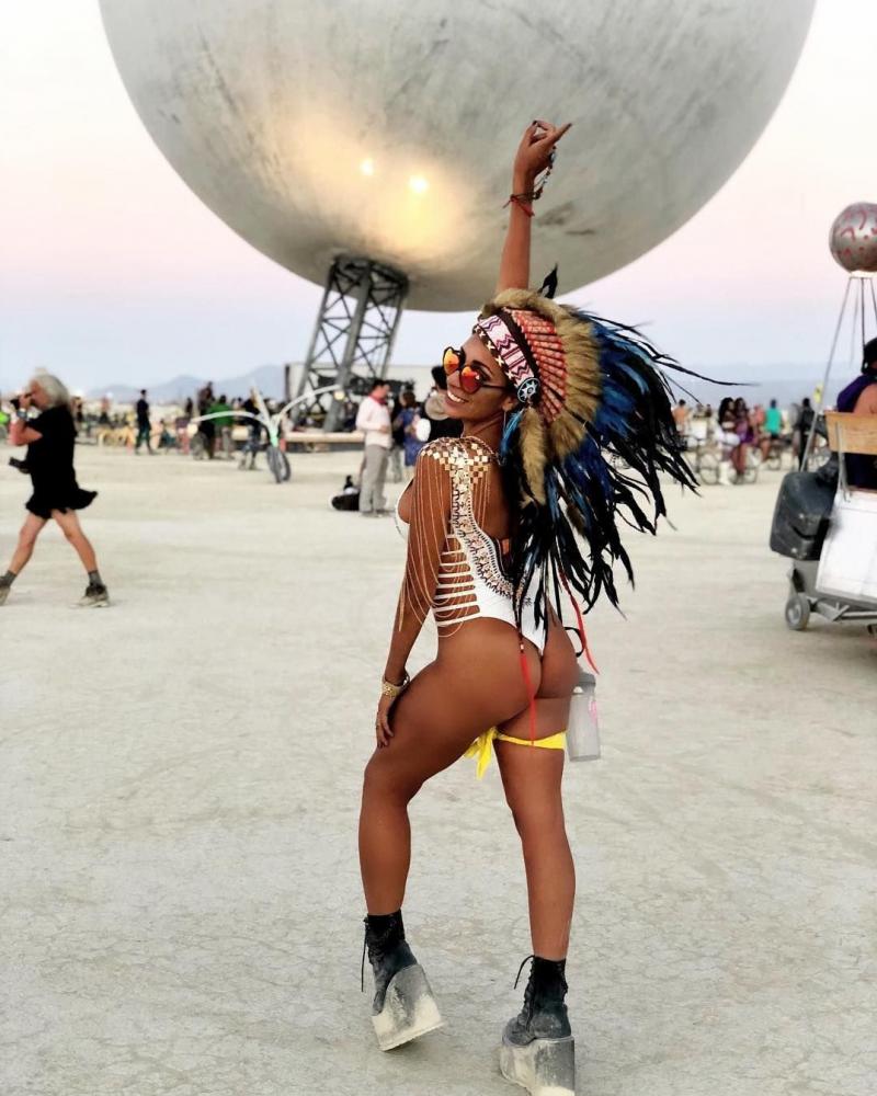 Бернинг Мэн - фестиваль девушки