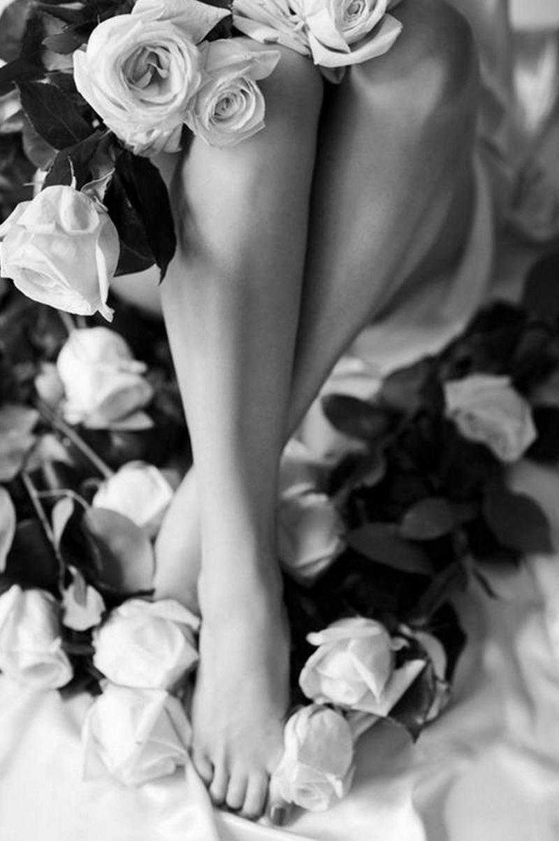 Букет цветов в руках женщины