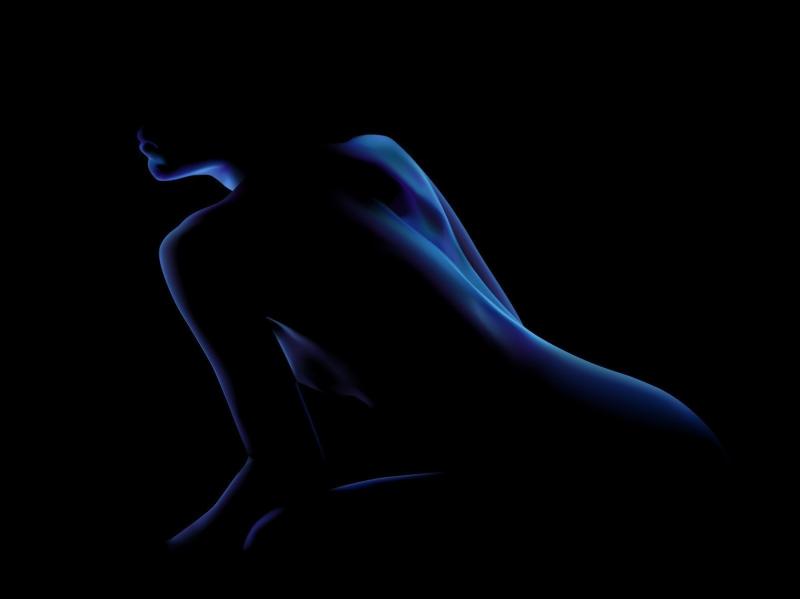 Черный силуэт женщины