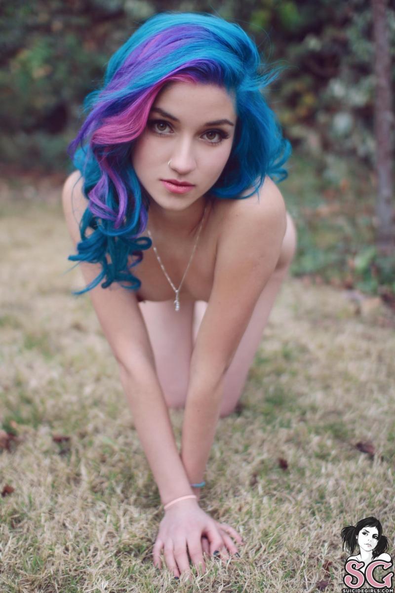 Цветные волосы у девушек