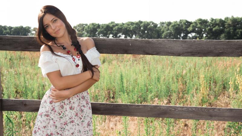 Модели в деревне Летнее настроение на сеновале.