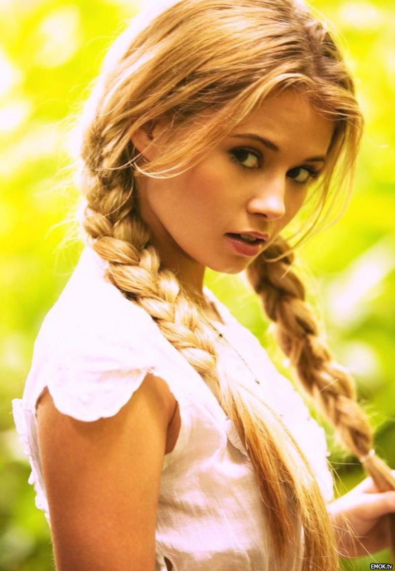 Девушки блондинки с косичками