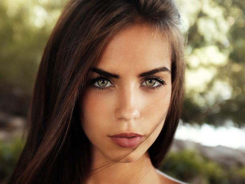 Девушки с серыми глазами