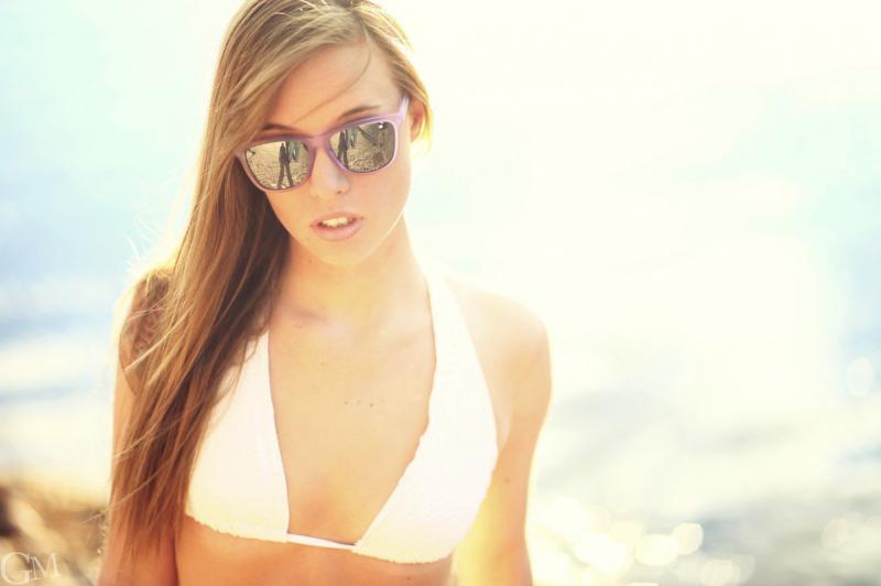 Девушки в очках от солнца