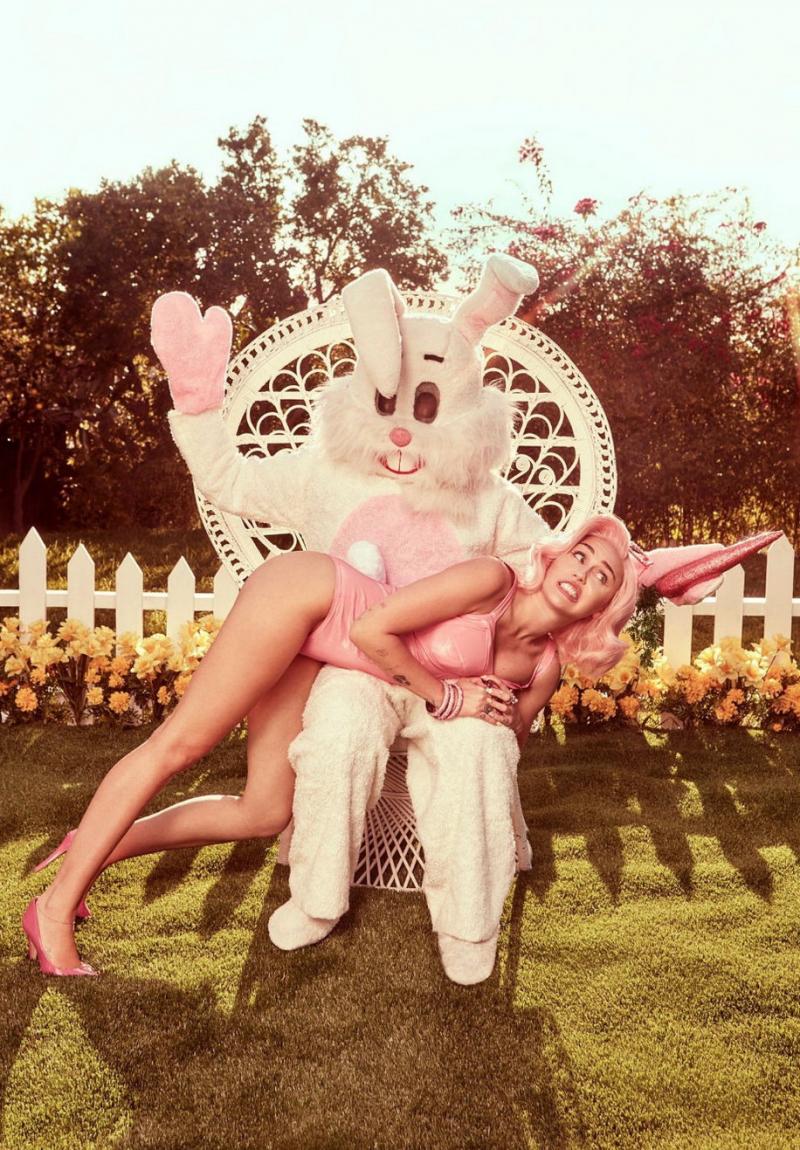 Фото: Майли Сайрус в пасхальной фотосессии