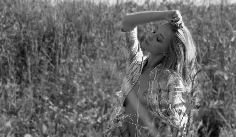 Фото: Обнаженные девушки на снимках Артема Чиркова