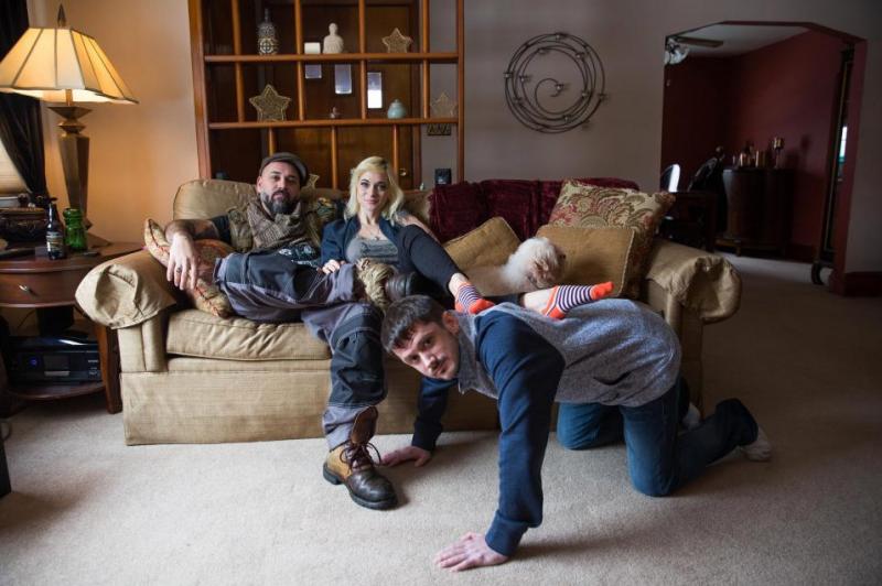 Фото: Учительница стала «госпожой» и живет с 2-мя «рабами»