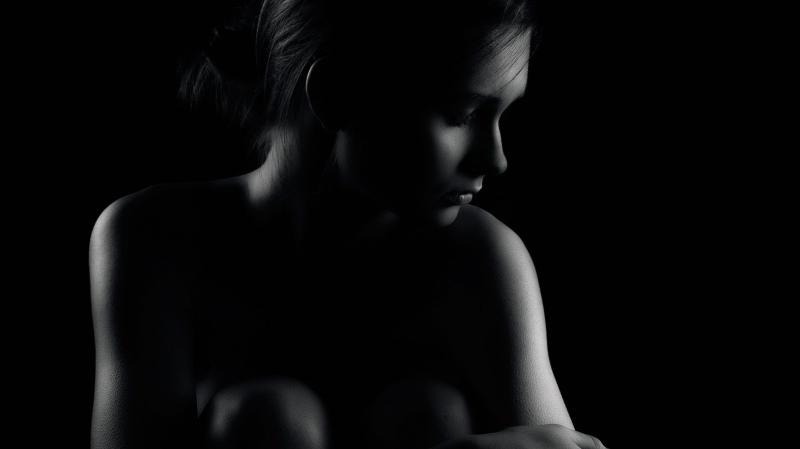 Грустное лицо девушки